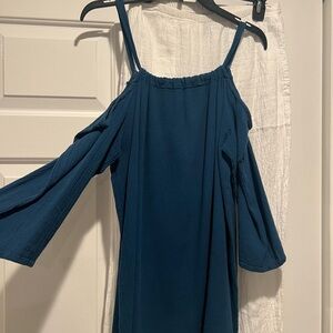 Cold shoulder tunic in gauze fabric